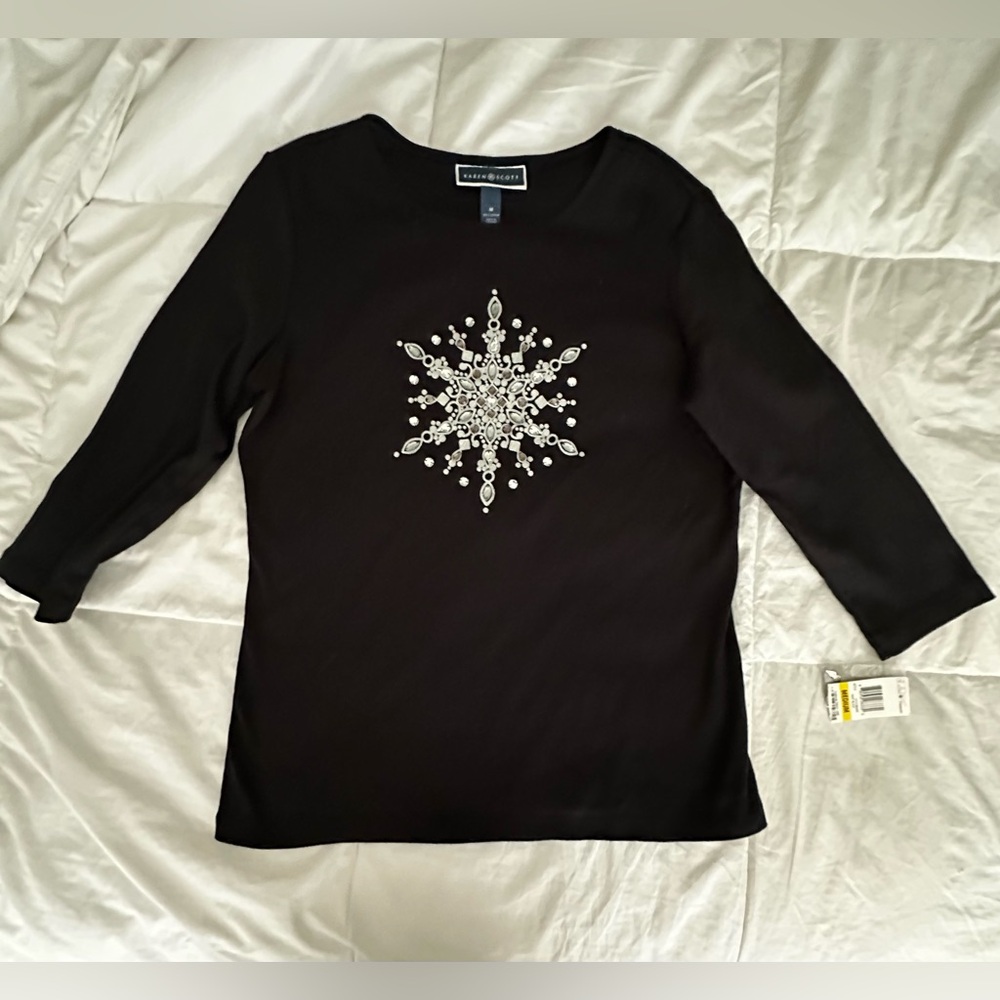 Karen Scott Christmas snowflake Embellished Top, size medium, NWT